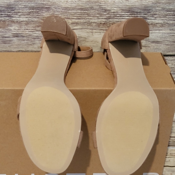 🤎 JUST FAB - BEIGE STACKED HEEL SANDAL - Picture 5 of 7